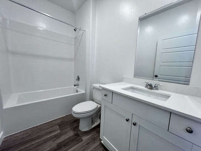 Building Photo - $2,950 Ashlan & Highland - Clovis 4 Bedroom/ Solar Panels/ Tesla Power Wall