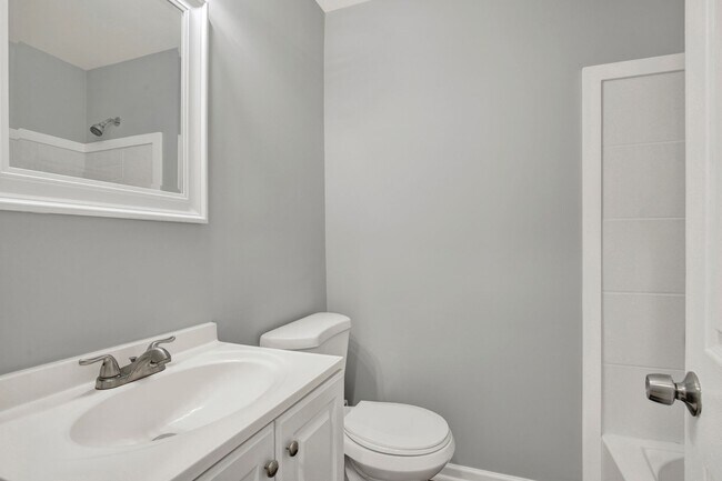 Building Photo - 2215