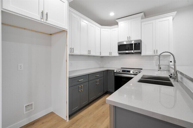 Building Photo - 7220 S Hall St
