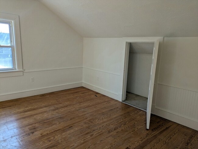 Building Photo - 705 E State St