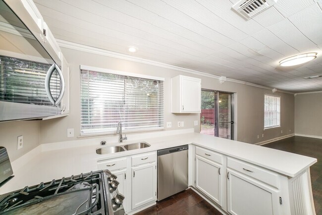 Building Photo - 9934 Totem Trail