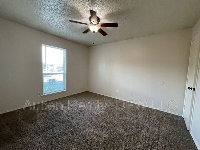 Building Photo - 5516 Lewis Ct