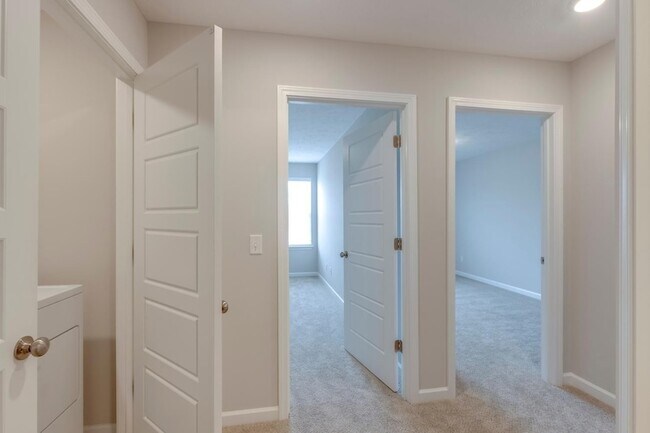 Building Photo - 4327 Doral Dr