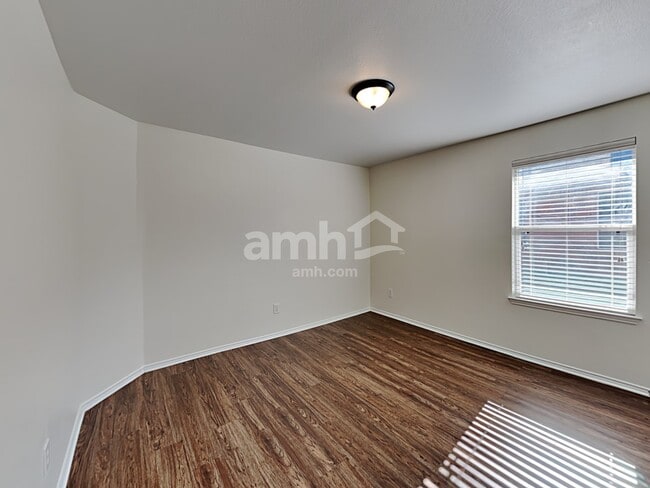 Building Photo - 42 Larkspur Dr