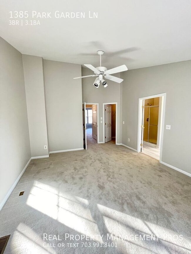 Building Photo - 1385 Park Garden Ln