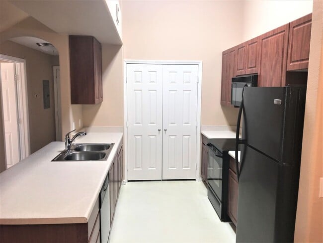 Building Photo - **SPECTACULAR - 2BEDROOM/2BATHROOM/1GARAGE/GATED CONDO (SOUTHERN & CRISMON)**