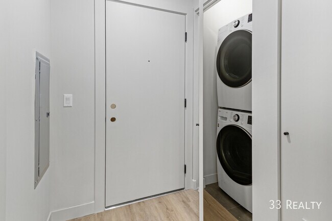Building Photo - 37 S Ashland-105