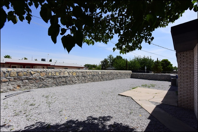 Building Photo - 10169 Dunbarton Dr