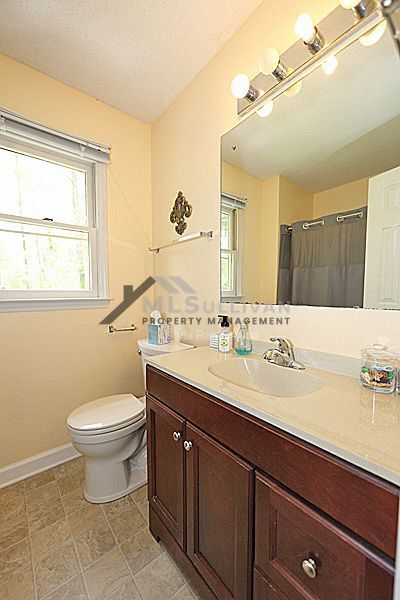Building Photo - 3606 Manford Dr