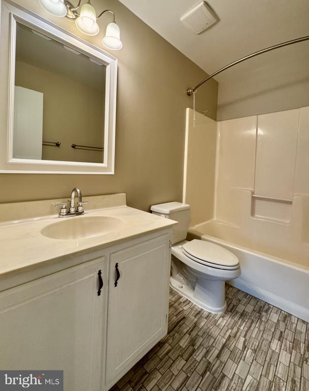 Building Photo - 3885 Steppes Ct