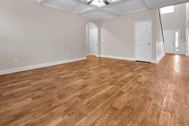 Building Photo - Pet Friendly Five Bedroom!