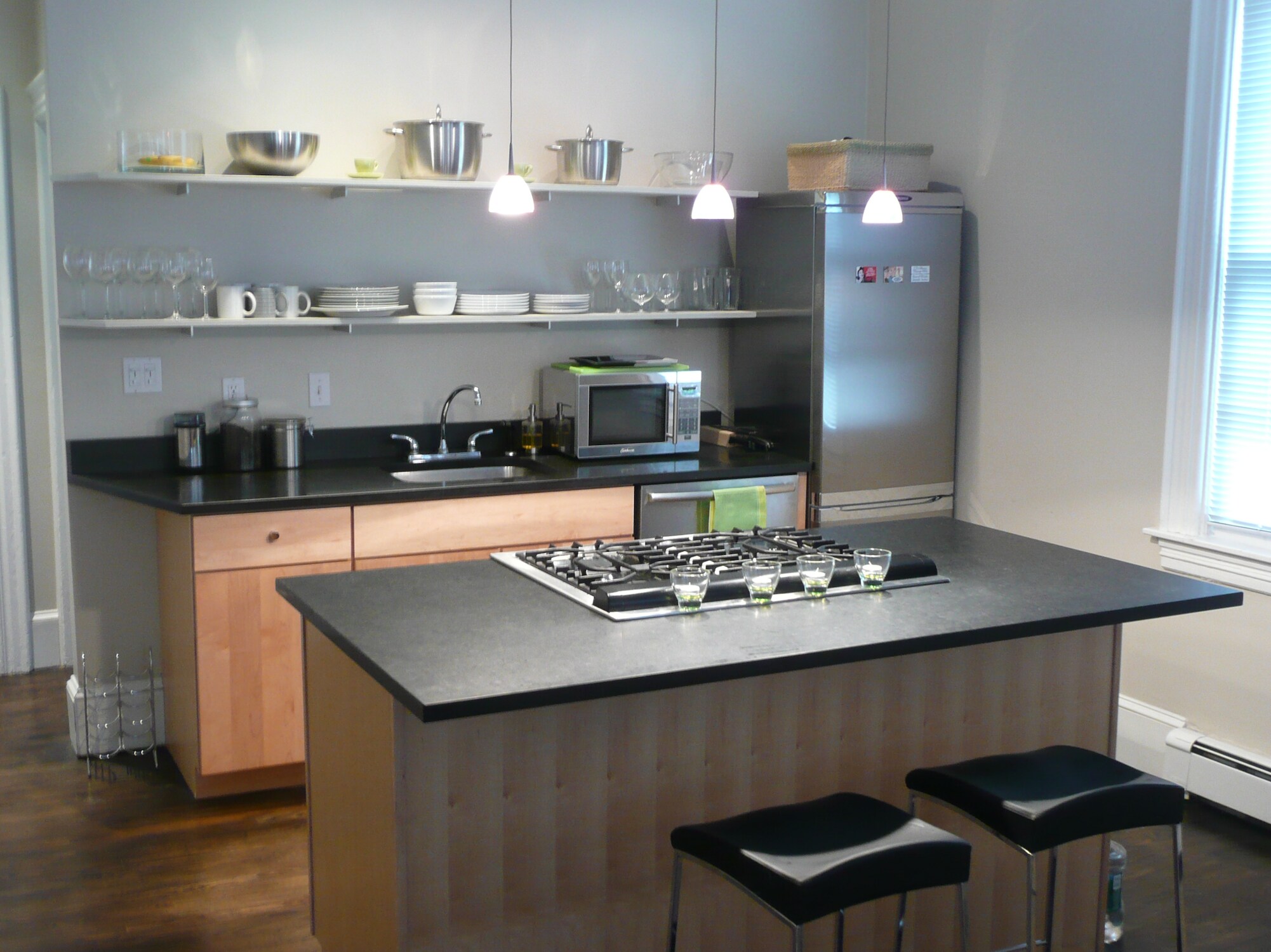 Island/Kitchen - 152 Pearl St