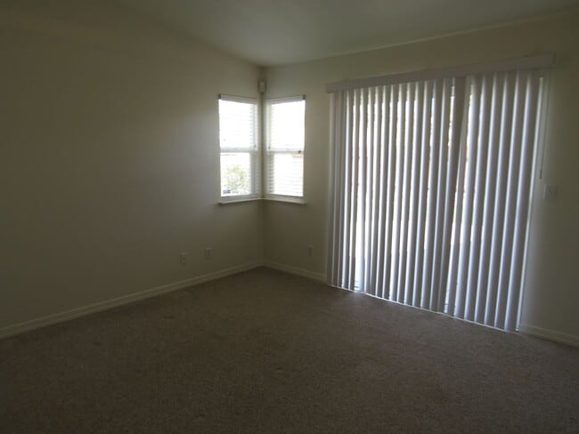 Building Photo - Beautiful River Oaks Single Story Corner Home Near Taylor Elementary School