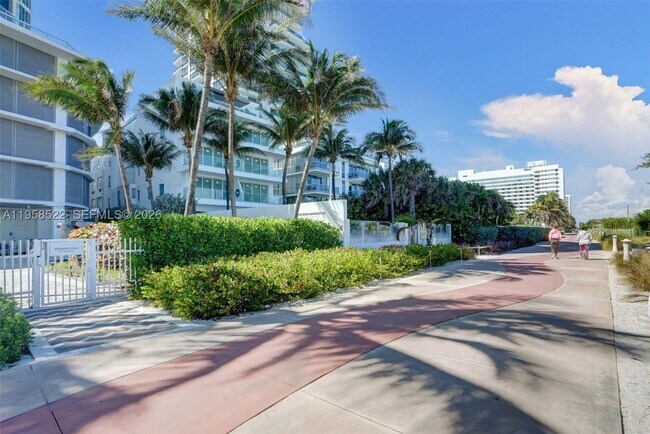 Building Photo - 6515 Collins Ave