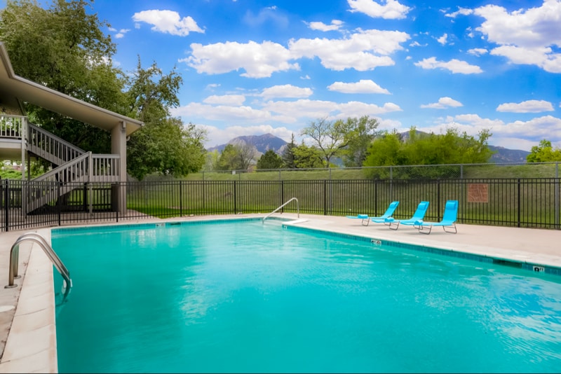 Building Photo - 625 Manhattan Pl