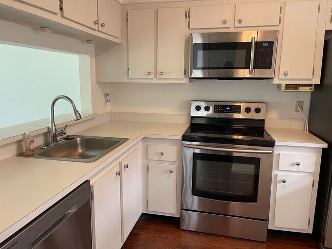 Building Photo - 7149 Golf Colony Ct