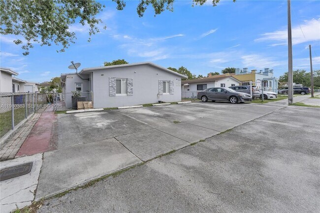 Building Photo - 5271 NW 5th St