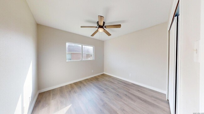Building Photo - 145 S Willow Way