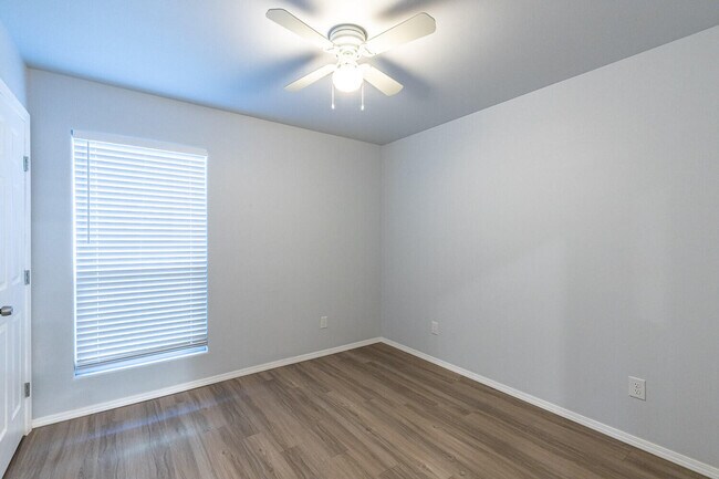 Building Photo - 5517 Kemper St