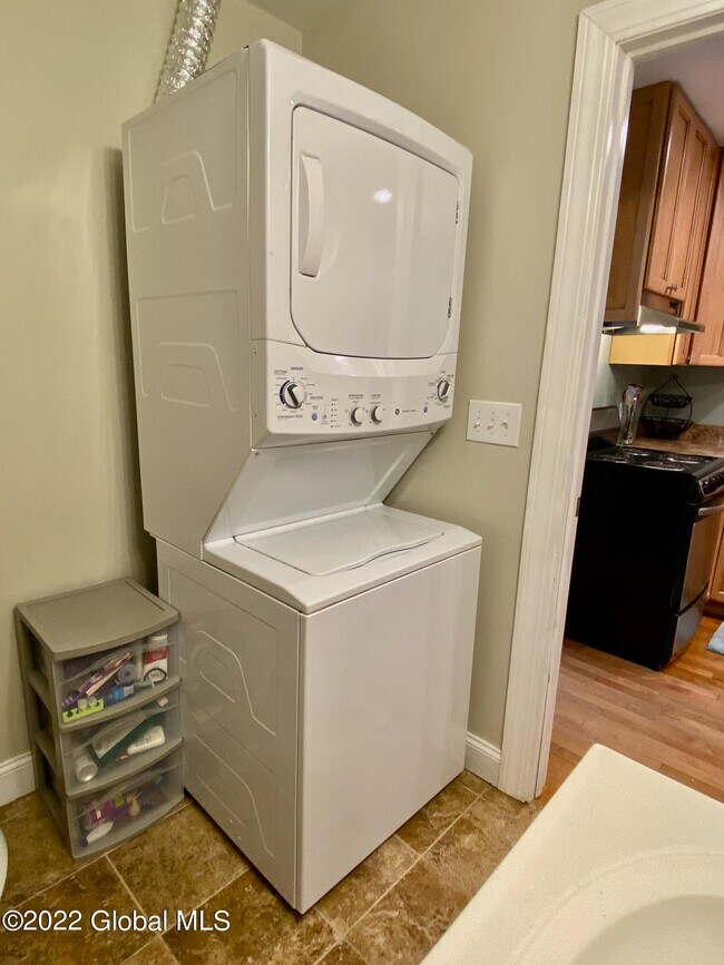 Building Photo - 4 Corinne Ct