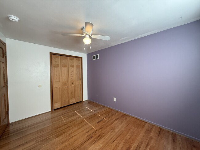 Building Photo - 2447 Roanoke Dr