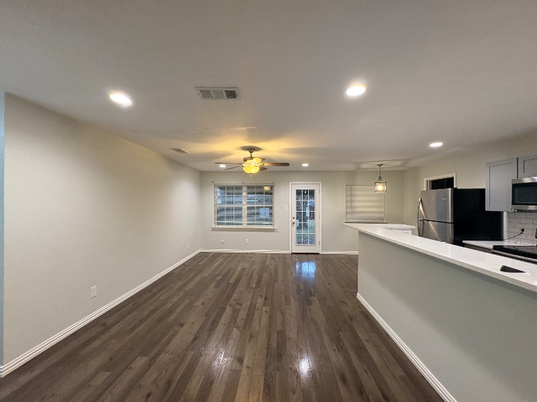 Building Photo - 710 McDivitt Dr