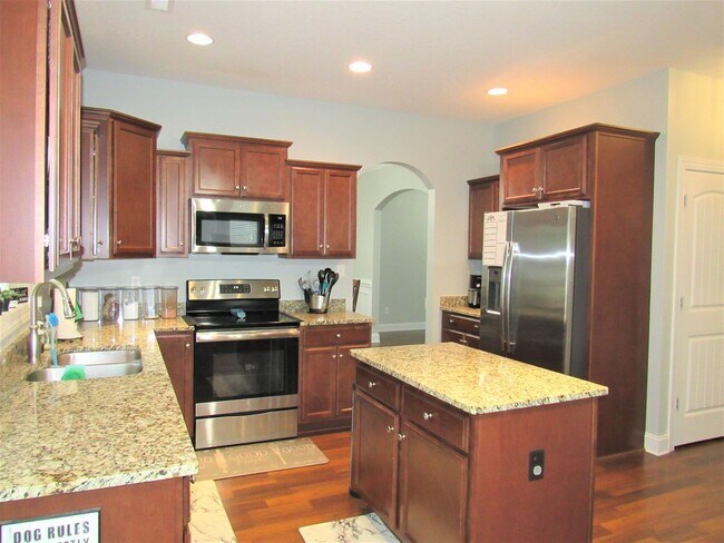 Building Photo - 4 Bedroom 2.5 Bath Onslow Bay