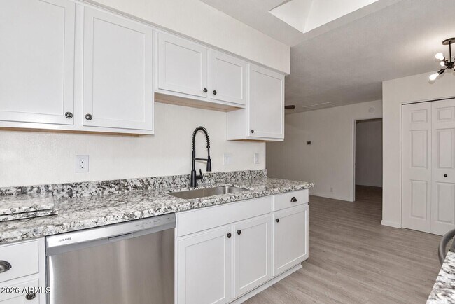 Building Photo - 20402 N 6TH Dr