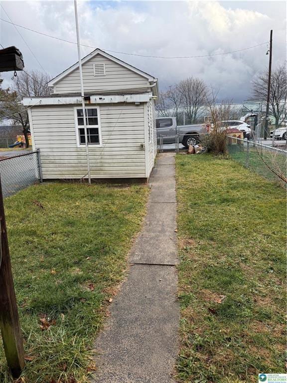 Building Photo - 219 Linden St