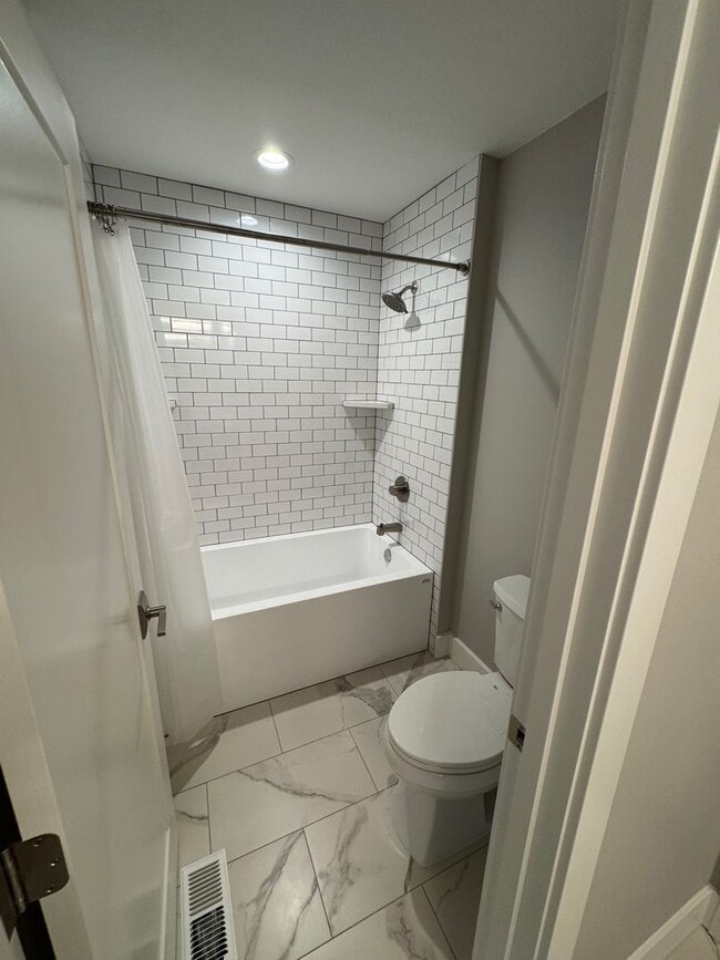 Building Photo - Beautiful 4 Bedroom Home in Desirable Wasi...