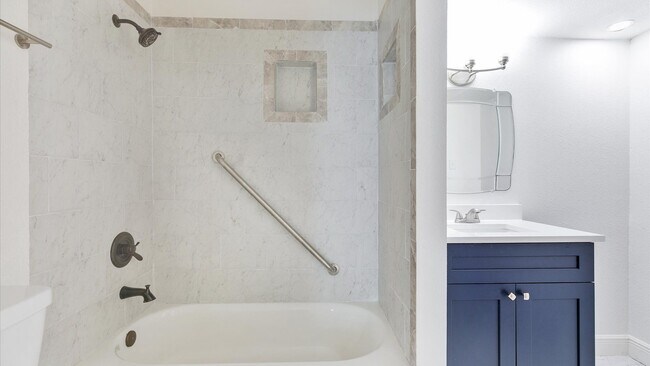 Building Photo - Stylish First-Floor Living in the Heart of San Antonio