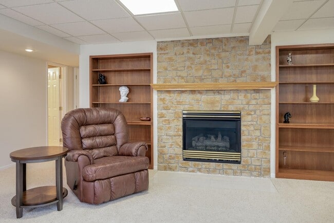 Building Photo - 2216 Berkshire Dr
