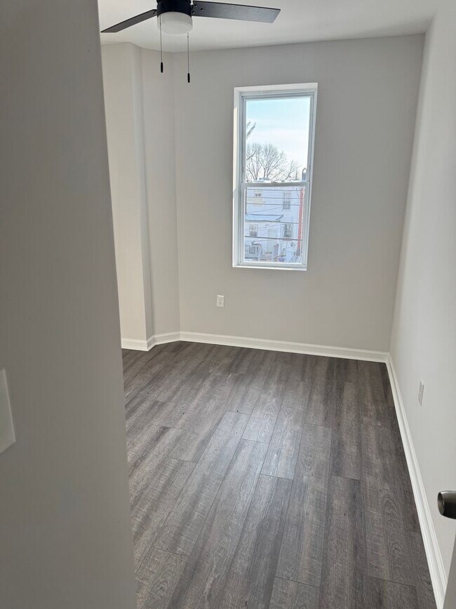 Building Photo - Beautifully fully renovated home now available for rent