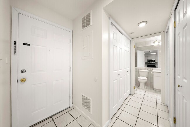 Building Photo - 303 Williams Ct