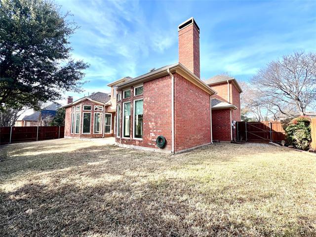 Building Photo - 615 Fallbrook Dr