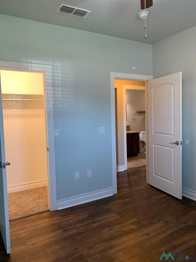 Building Photo - 116 Mariposa Dr