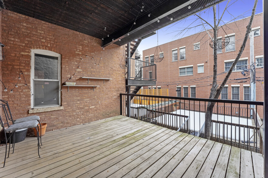 Building Photo - 1338 W Madison St