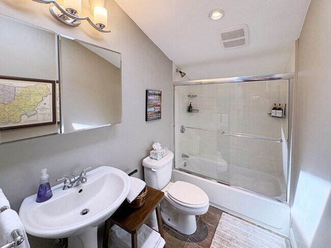 Building Photo - 247 Savin Hill Ave
