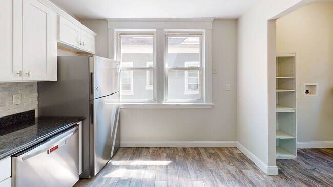 Building Photo - Modern 3BD Near Yale New Haven Hospital!