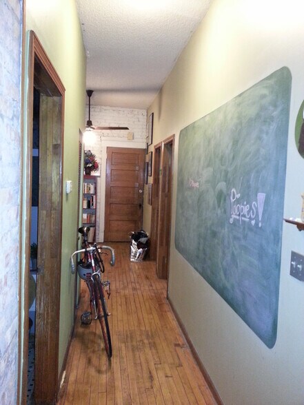 Building Photo - 2350 W Augusta Blvd