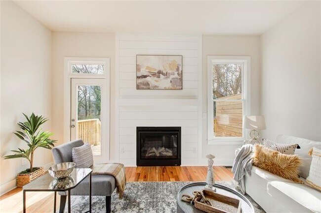 Building Photo - 1240 Oakland Terrace SW