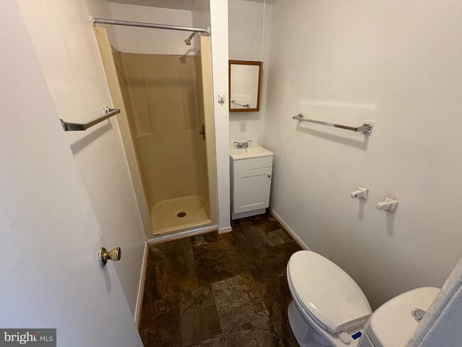 Building Photo - 120 E Main St