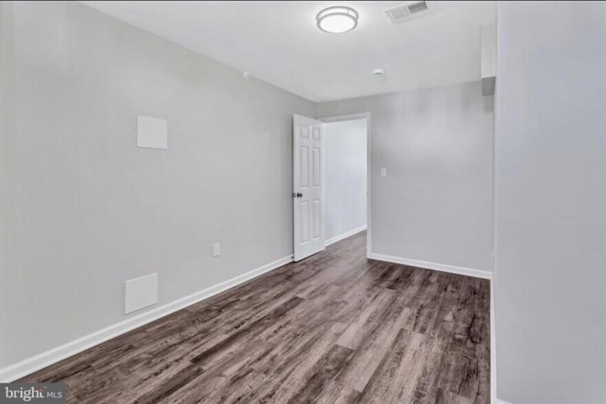 Building Photo - 1049 Marton St