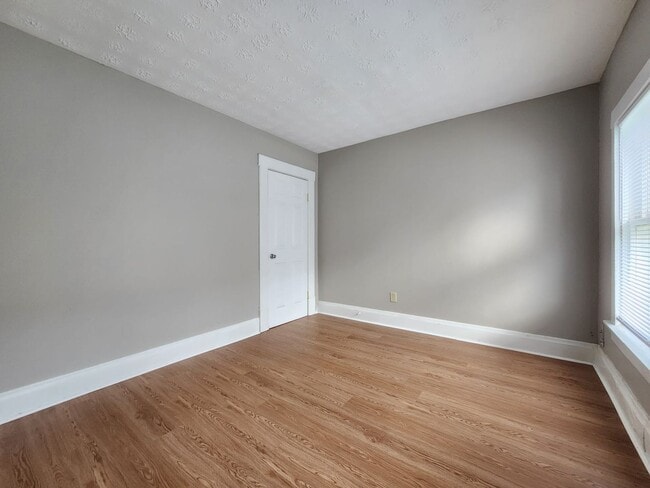Building Photo - 363 Midland Ave