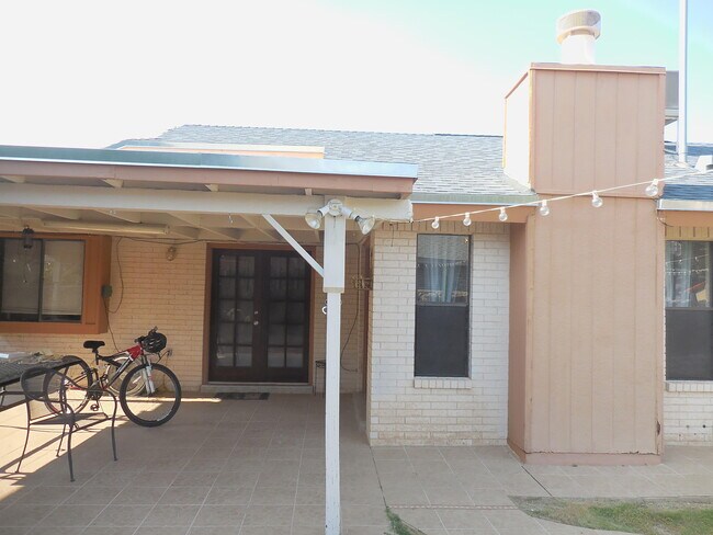 Building Photo - 11448 Lake Alice Dr