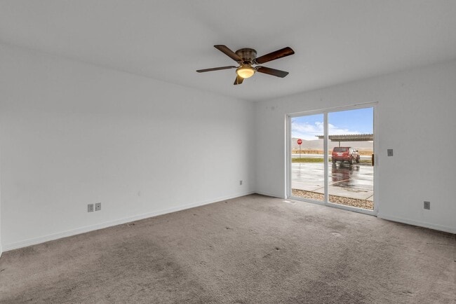 Building Photo - Main Street Kamas Condo