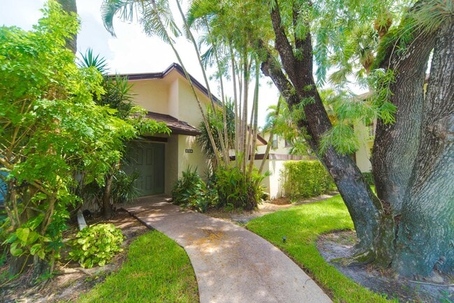 Building Photo - 11397 Pond View Dr