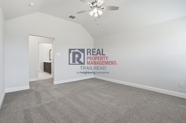 Building Photo - Thoughtfully Designed 4 Bed Home with Elevated Interiors and Lake Views