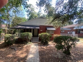 Building Photo - **AVAILABLE NOW** 3 Bedroom / 1 Bathroom H...