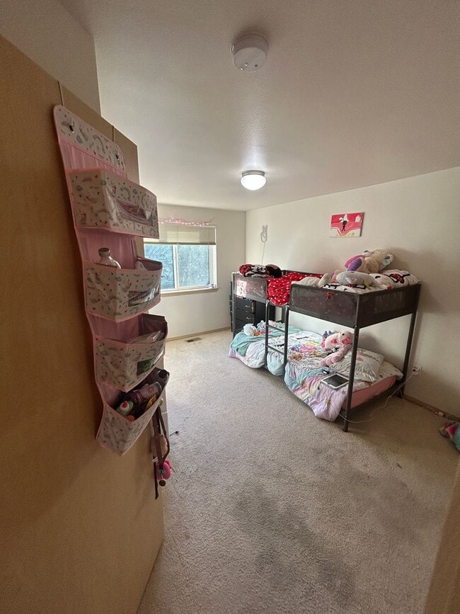 Building Photo - 4B, 2.5BA Pet-friendly home w/2-car garage...